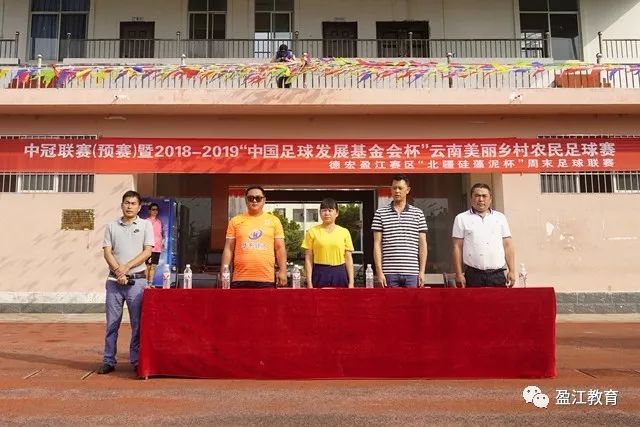 被踩脚后换鞋+任意球破门！美国国脚蒂尔曼赛后鲜血染红球袜